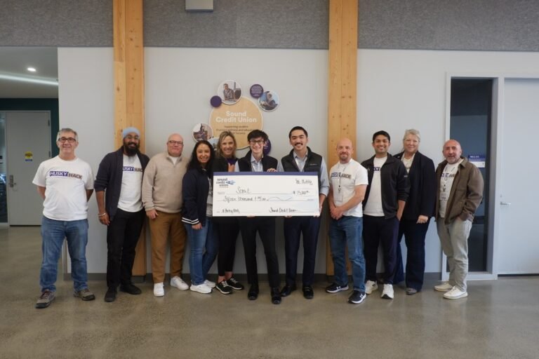 Collegiate Entrepreneurs Impress with FinTech Solutions at the 2026 HuskyHack