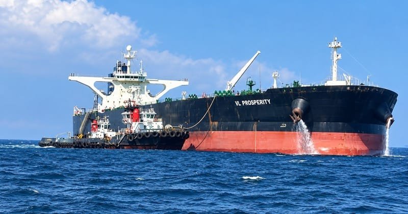 us-coast-guard-and-fbi-board-oil-tanker-to-investigate-cyber-attack