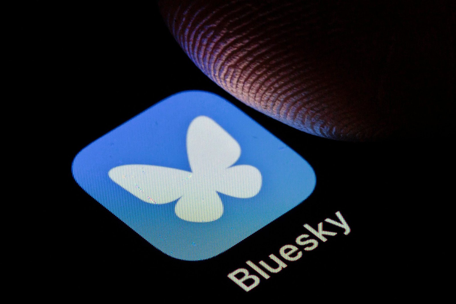 bluesky-is-blocking-links-to-a-major-leak-of-dhs-employee-records